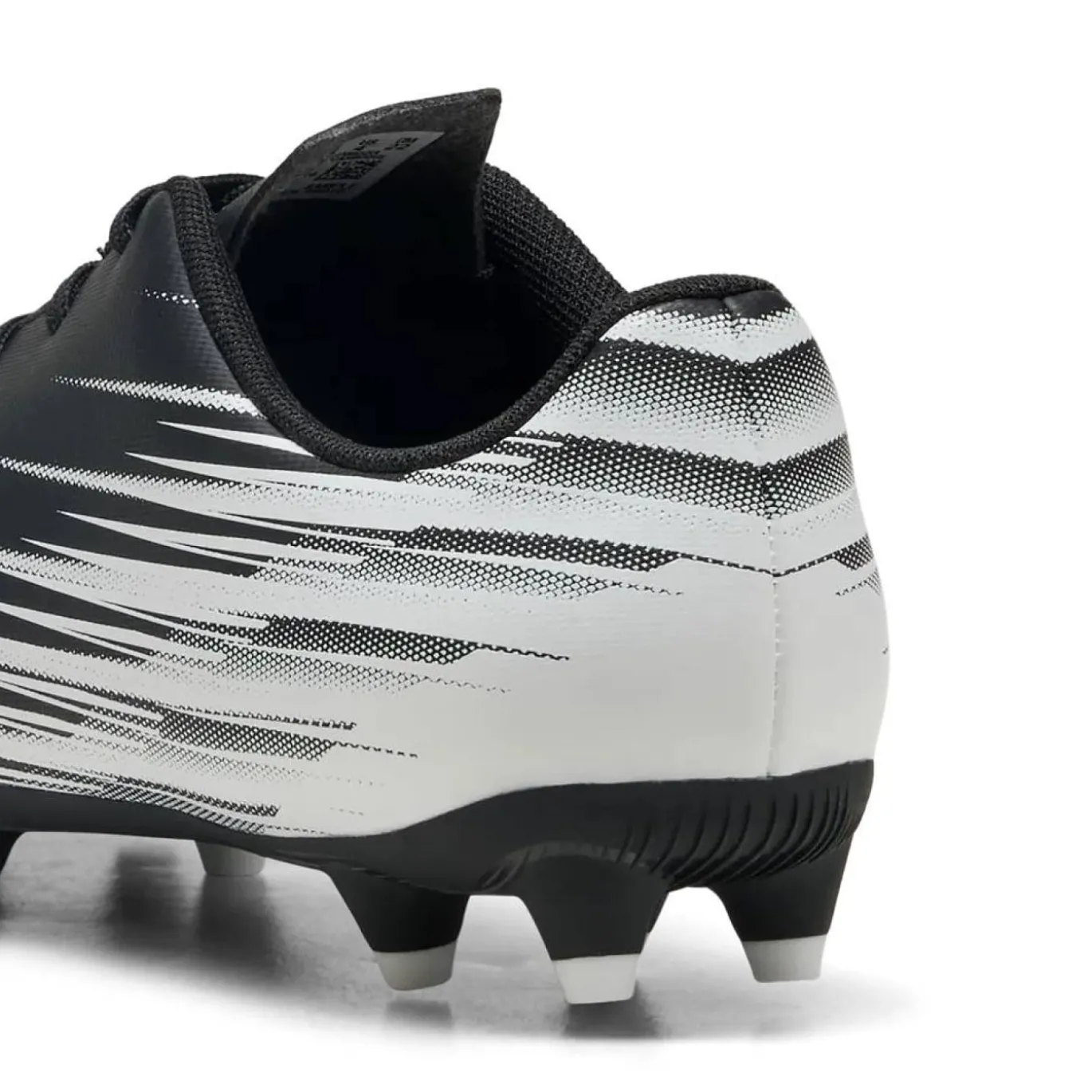 PUMA Attacanto II Gras / Kunstgras Voetbalschoenen (MG) Kids Zwart Wit