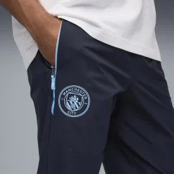 PUMA Manchester City Pumatech Trainingsbroek Woven 2025-2026 Donkerblauw Lichtblauw