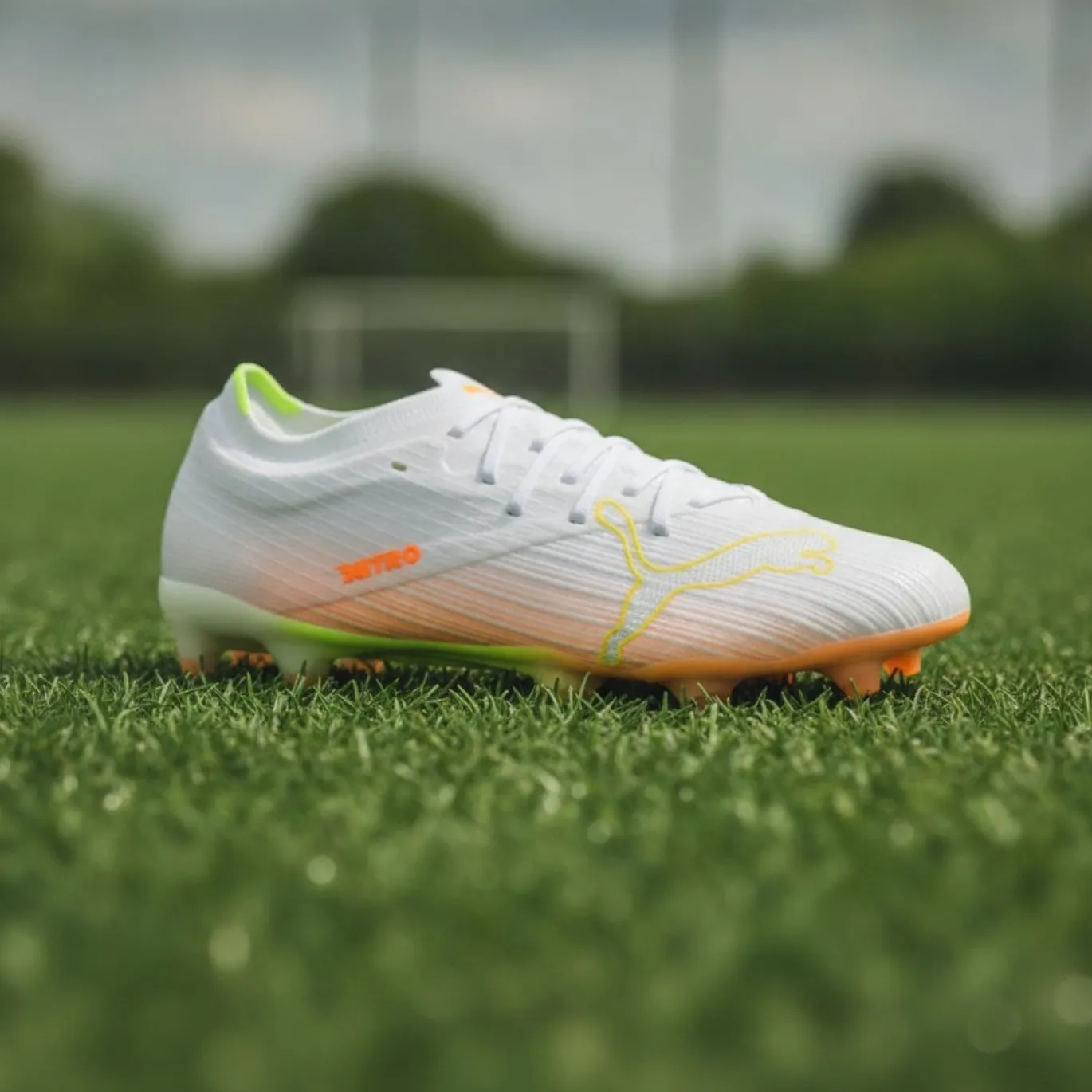 PUMA Ultra Nitro 7 Match Gras Voetbalschoenen (FG) Wit Geel Oranje