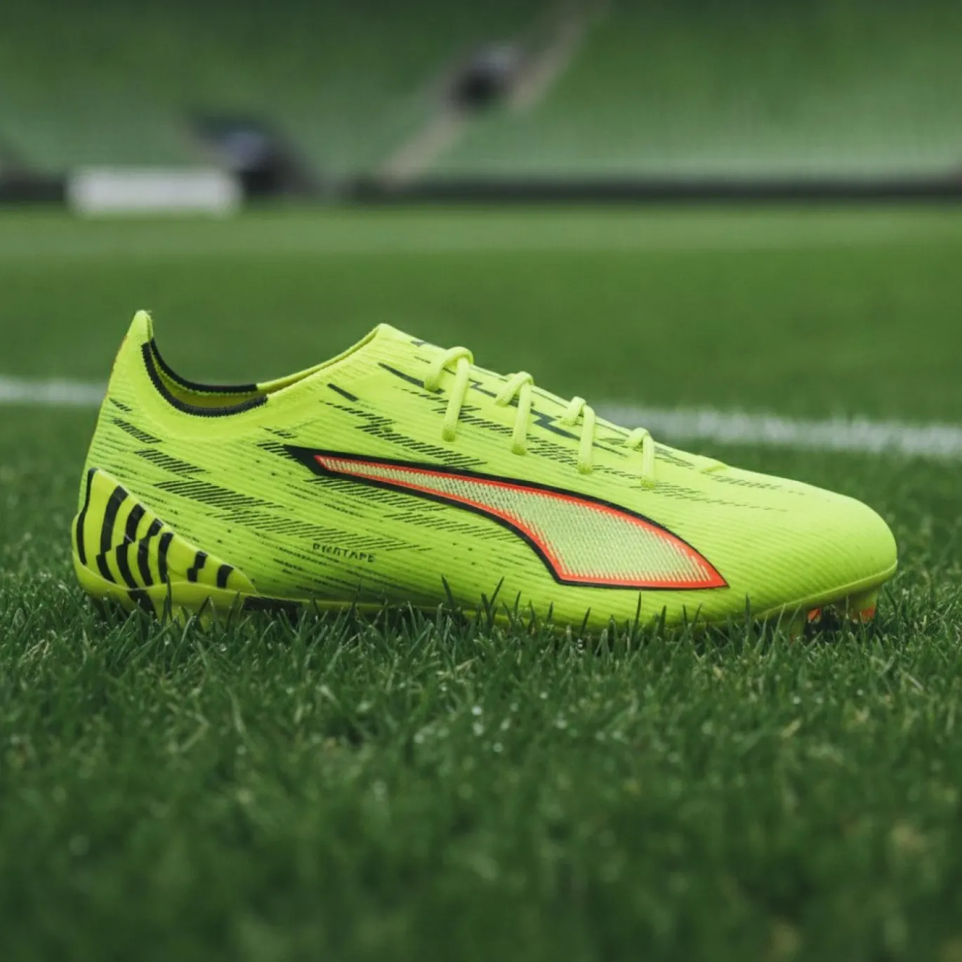 PUMA Ultra 6 Ultimate Gras Voetbalschoenen (FG) Neongeel Rood Zwart