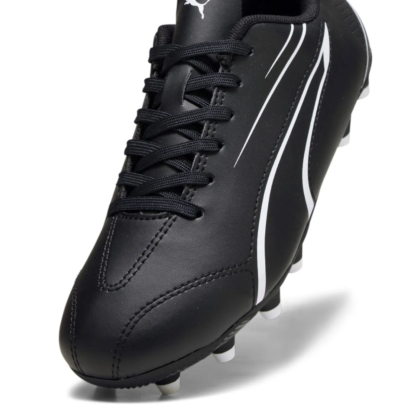PUMA Vitoria Gras / Kunstgras Voetbalschoenen (MG) Kids Zwart Wit